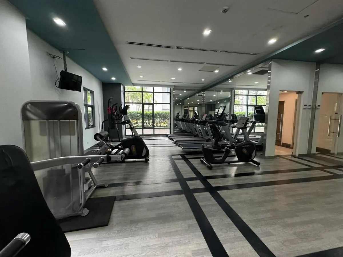Cozy Viceroy 1Br, Walk To Venice Mall Manila Philippines