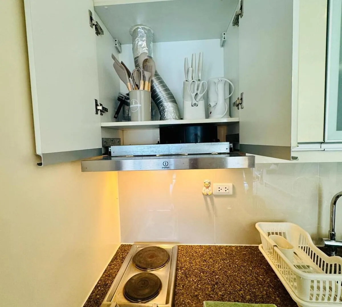 Cozy Viceroy 1Br, Walk To Venice Mall Manila 0*,  Philippines