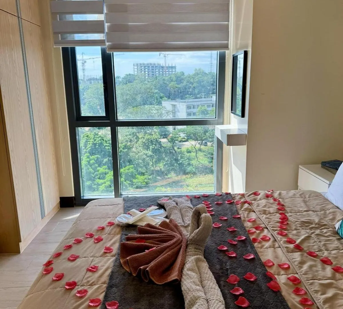 Apartment Cozy Viceroy 1Br, Walk To Venice Mall Manila