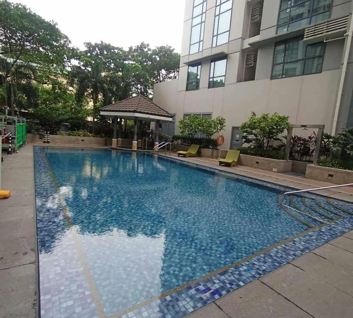 Apartment Cozy Viceroy 1Br, Walk To Venice Mall Manila