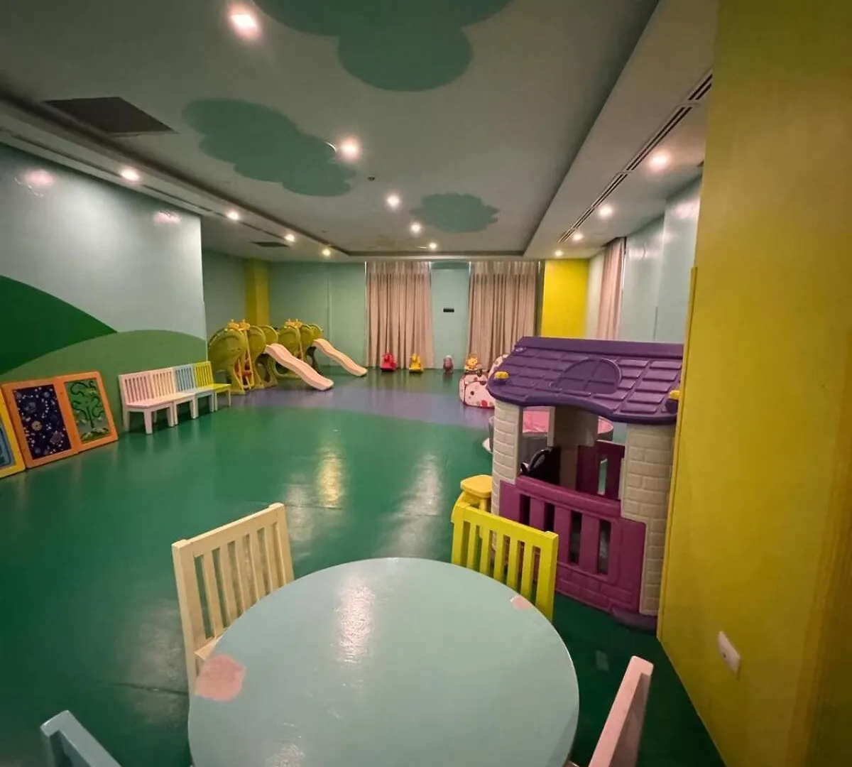 Cozy Viceroy 1Br, Walk To Venice Mall Manila Apartment