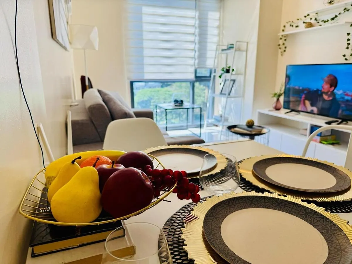 Cozy Viceroy 1Br, Walk To Venice Mall Manila