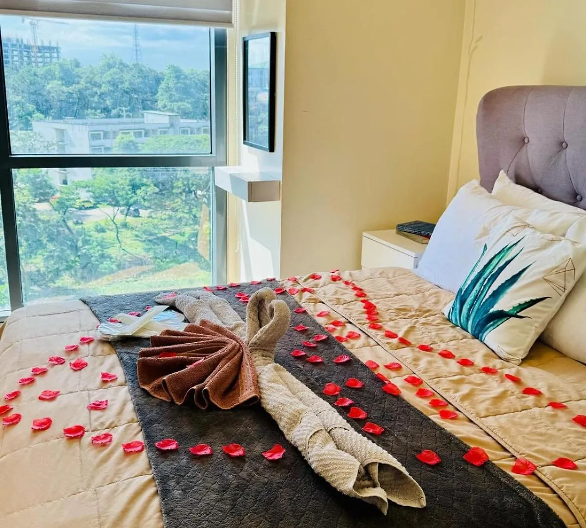 Cozy Viceroy 1Br, Walk To Venice Mall Manila